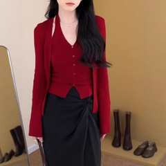 高质量红色上衣女2025年新款针织吊带开衫两件套上衣