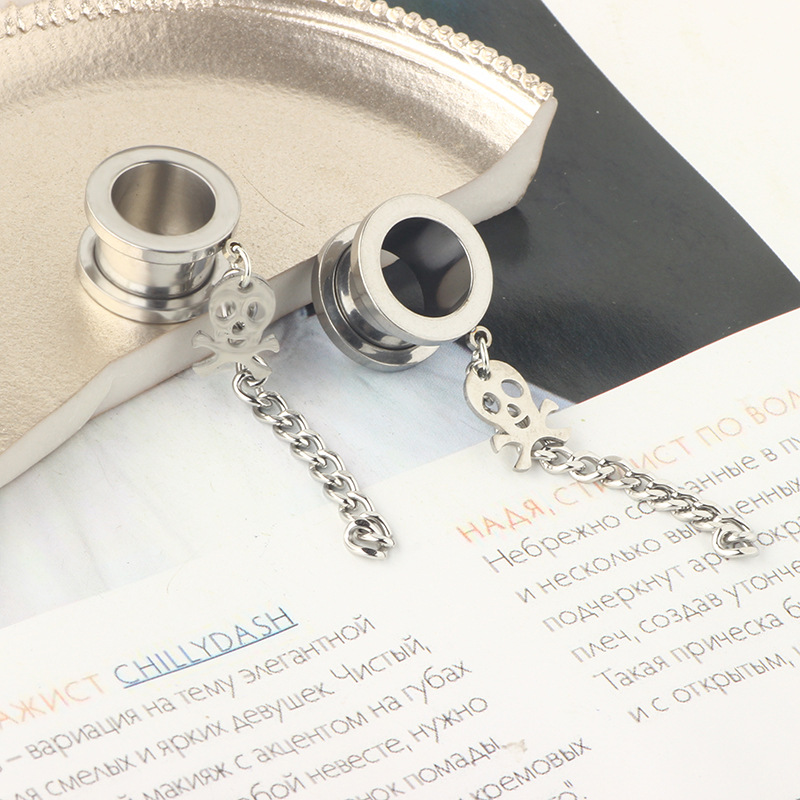 Pointed titanium steel lip stud product view