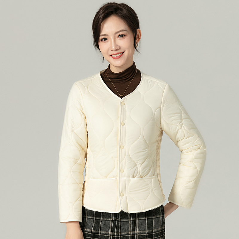 2025 New Women's Short Cotton Coat with Fleece Lining, Slim Fit, Diamond Pattern Jacket, Versatile for Winter Commuting