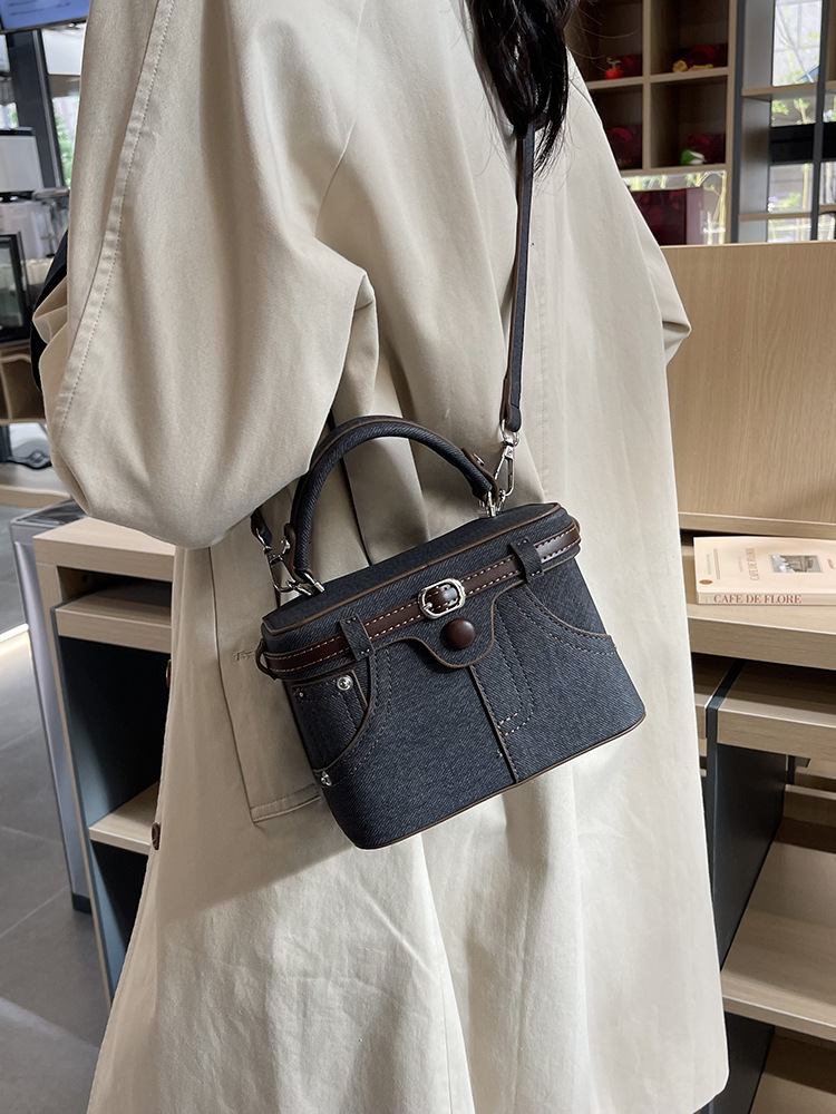 Bolso de tendencia transfronteriza para mujeres 2026 nuevo paquete de caja de textura extranjera nicho simple mochila pequeña bolsa cuadrada image 1