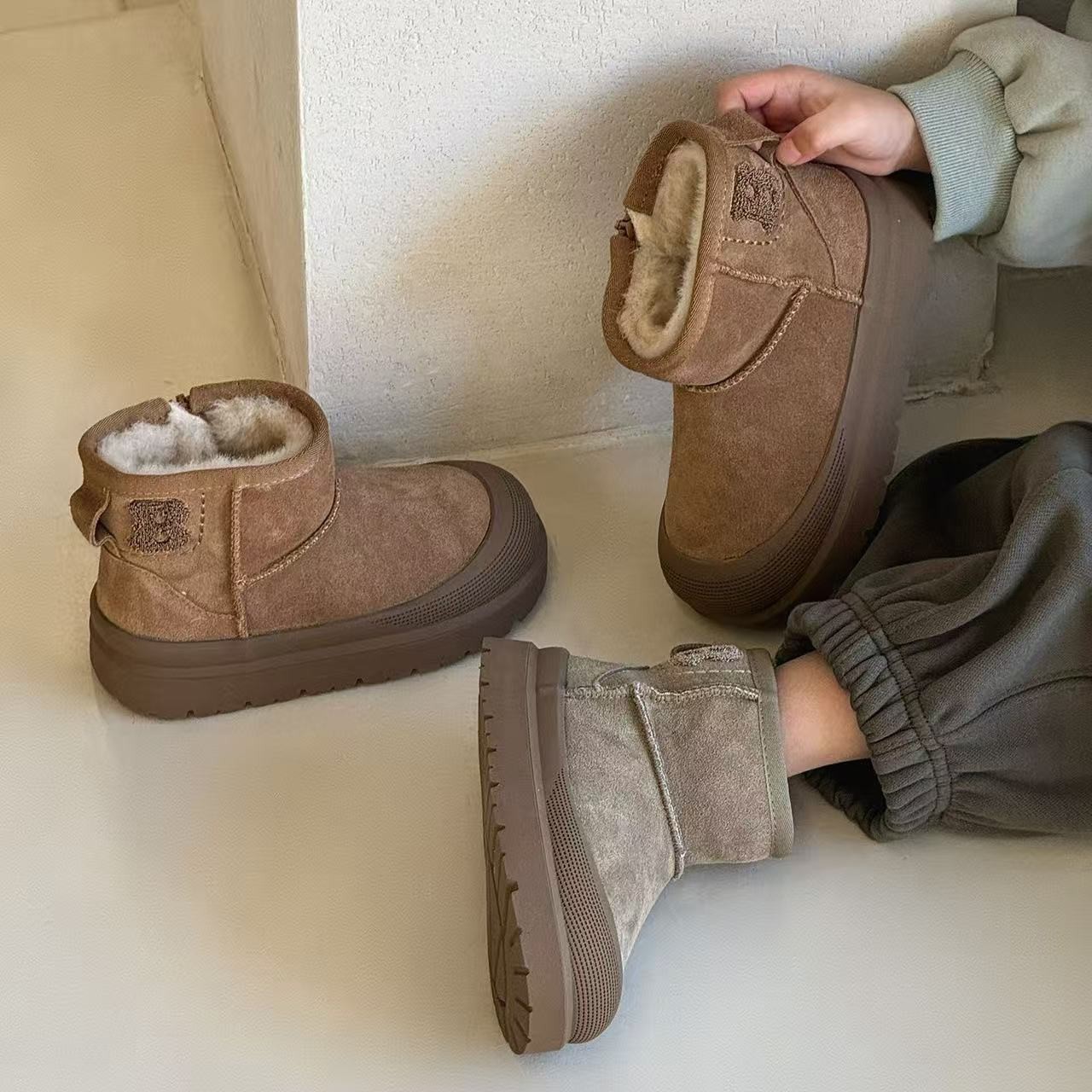 儿童雪地靴冬季加绒加厚保暖女童大棉短靴2025新款男童鞋冬款防踢