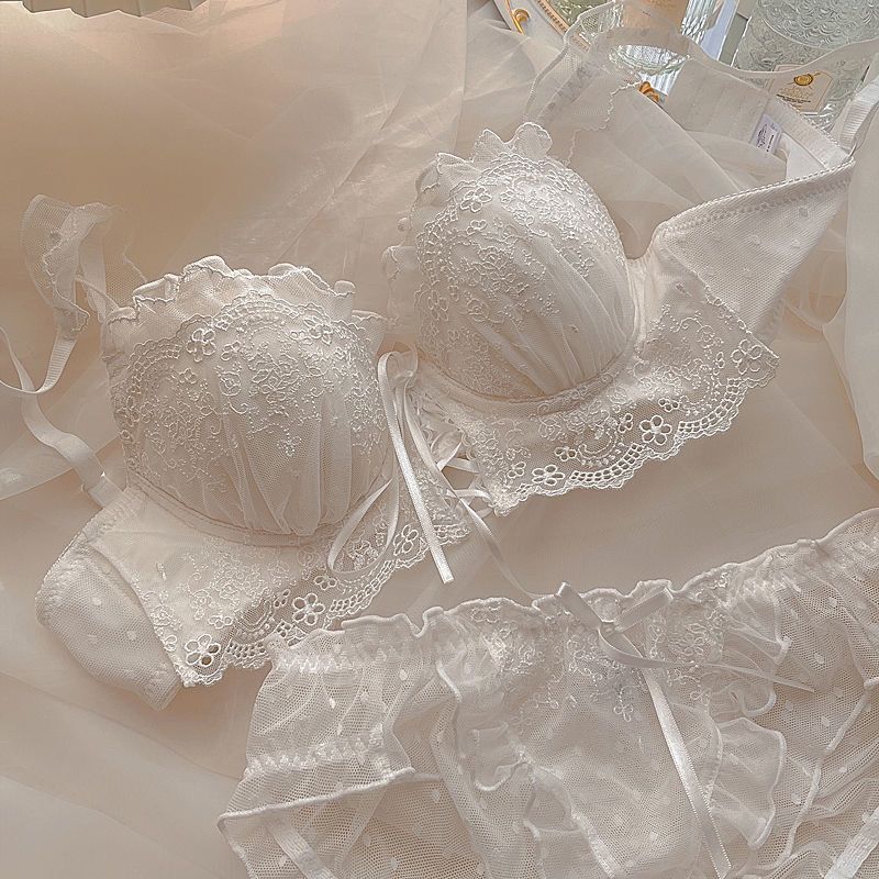 Japanese-Style Wireless Young Girl Pure Desire Lingerie Set Retro French Lace Edge Push-Up Bra with Bow New Arrival