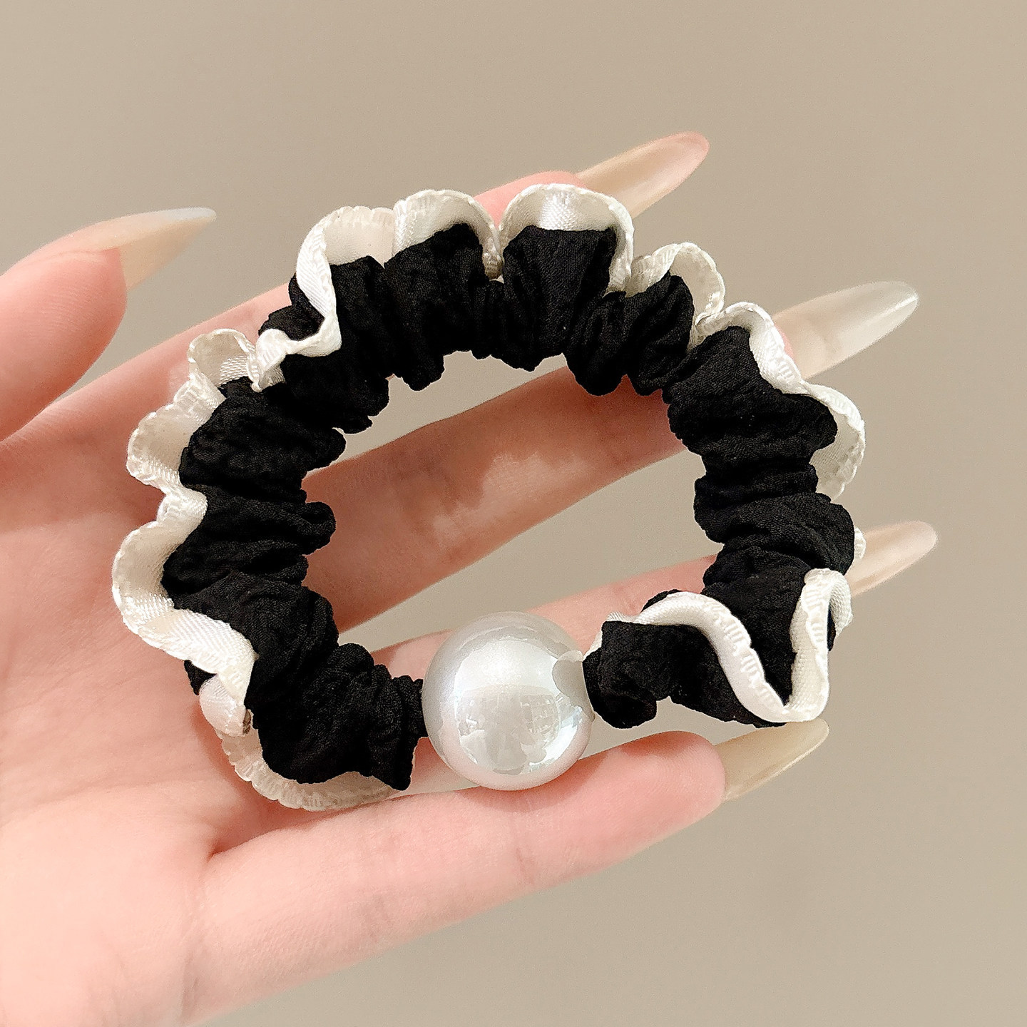 6# Coletero de encaje negro con volantes y detalles de perlas, aproximadamente 7 cm