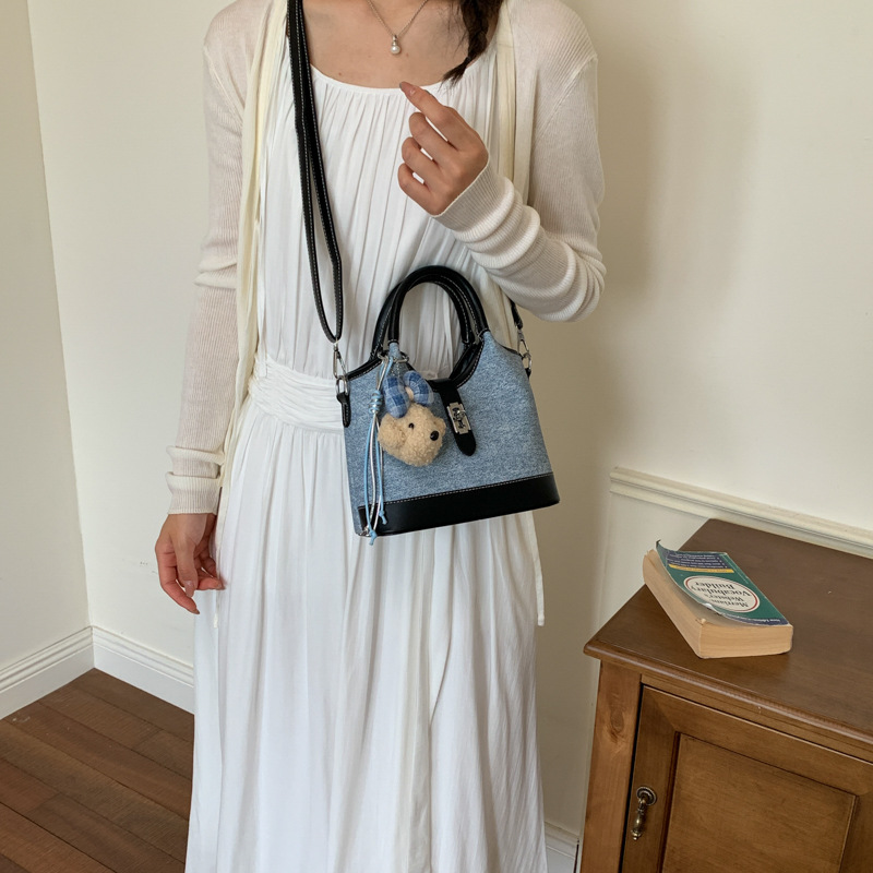 Bolsa de mano de color chocante para mujeres 2026 nueva moda versátil bolso de cubo de verano mochila de viaje