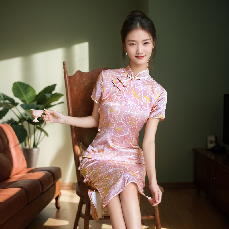 Elegant fuchsia silk elite cheongsam