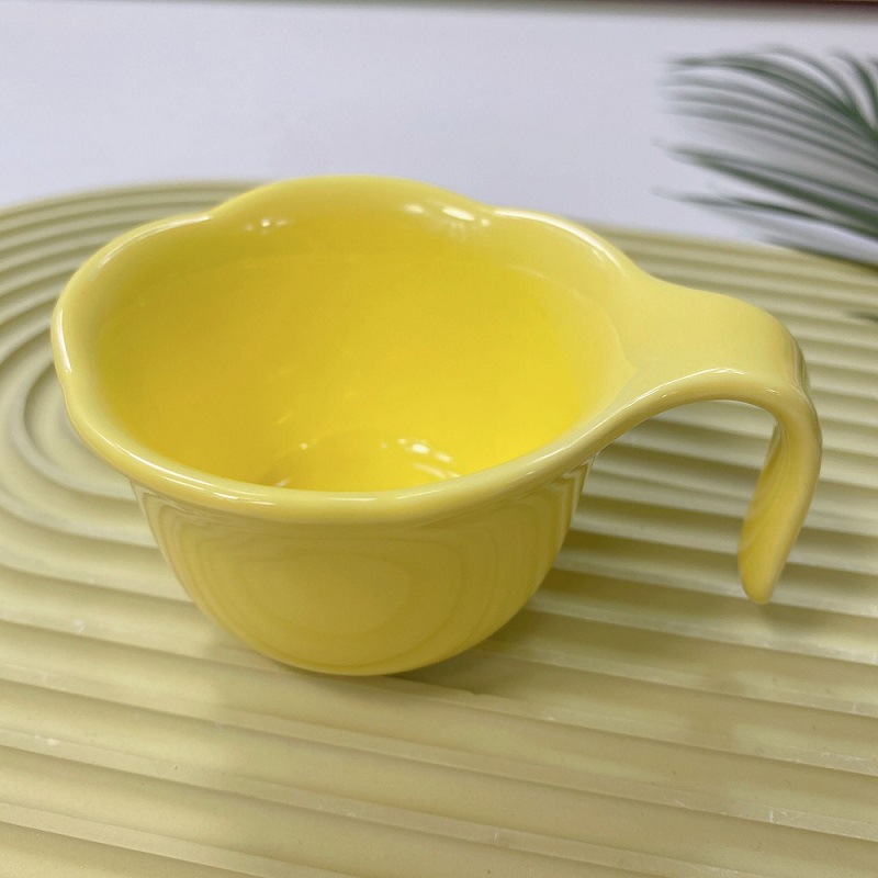 Taza de cerámica en forma de flor con mango Tazón de cocina occidental Tazón pequeño Taza medidora horneada en horno Taza de pudín de yogur Tazón de aderezo para ensaladas