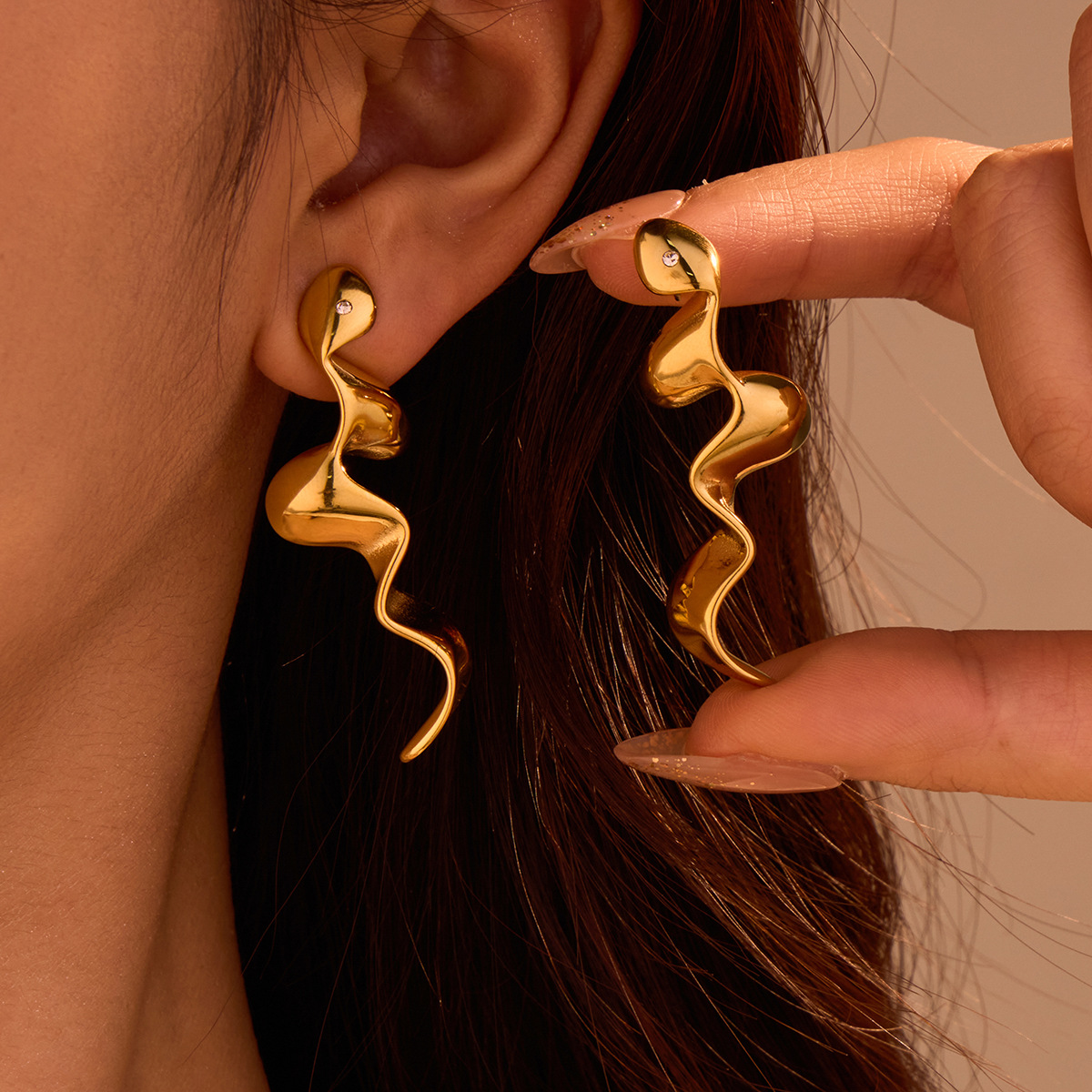 12g Weight 0.03µm-0.05µm Gold Plating Thickness PVD Coated Gold Plating Process 304 Stainless Steel Ear Needle Material Real Gold Plated Plating Material Ear Studs Classification 1 Pair Quantity PVD Coated Real Gold Plated Snake 304 Stainless Steel Vintage Style Classic Style Waterproof Non Tarnish Ear Studs