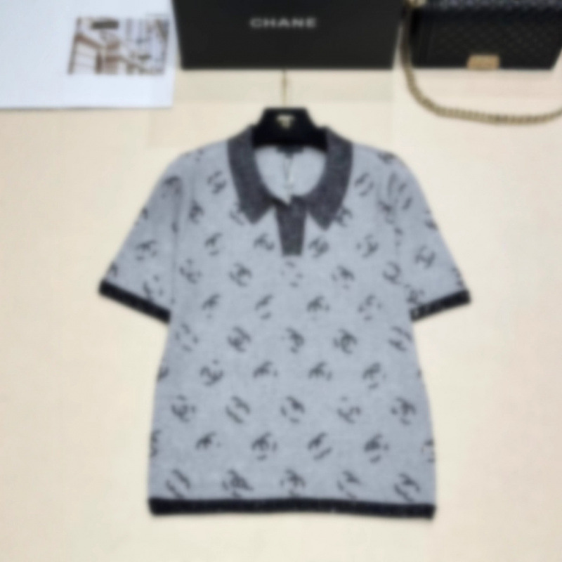 High-End Version of Ch's 25 Summer New Knit Round-Neck Short-Sleeve Top with Iconic Double C Element in Silver Gray High-End Version of Ch's 25 Summer New Knit Round-Neck Short-Sleeve Top with Iconic Double C Element in Silver Gray
