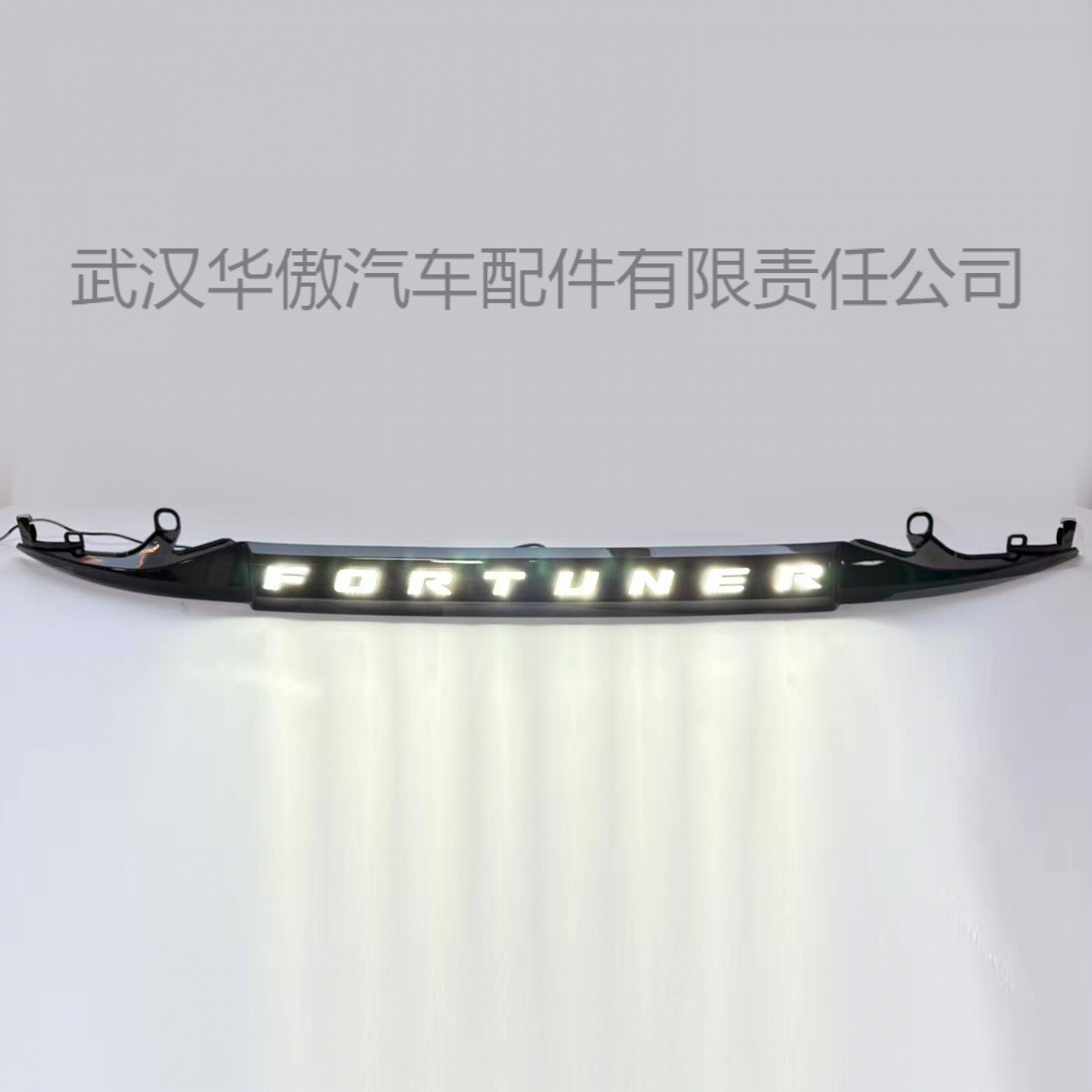 Suitable for Toyota Fortuner 16-25 Models, Through-The-Tail Light, Running Brake, Reversing, Flashing Rear Fog Light