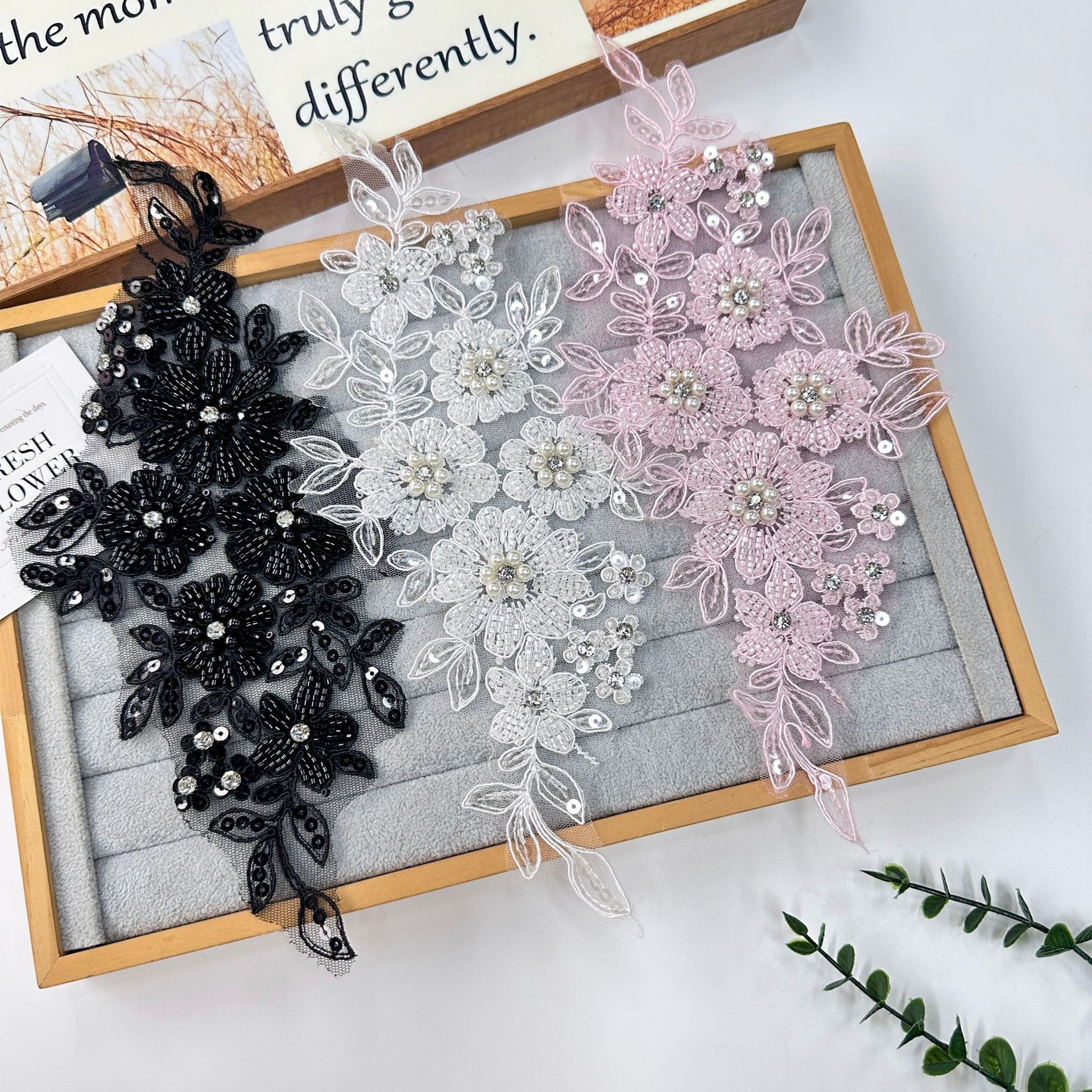 Tela de encaje con bordado floral de lentejuelas multicolor para vestidos, trajes de gala y materiales de decoración de bolsos.