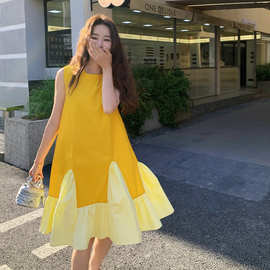 黄色俏皮洋气活泼撞色连衣裙女2025夏季新款减龄设计感无袖A字裙