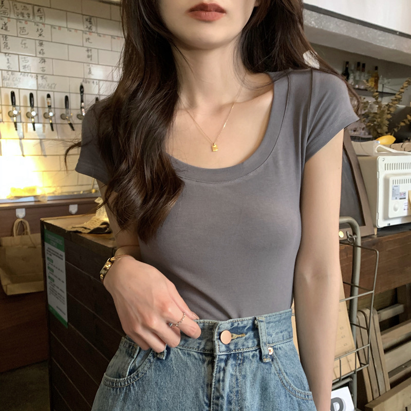 짙은 회색