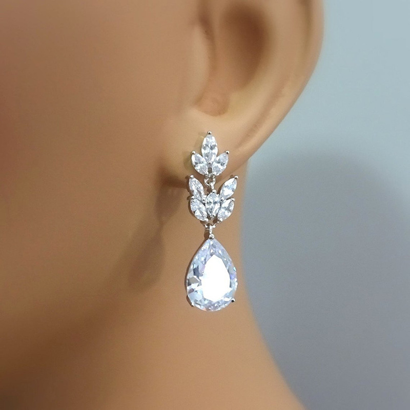 New Bridal Water Drop Pear-shaped Zircon Hanging Copper Earrings Female display picture 4