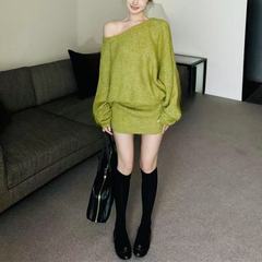 Pure Desire Hot Girl スタイルオフショルダー長袖ニットドレス女性のための秋と冬 2025 新しいスリムフィットヒップスカート