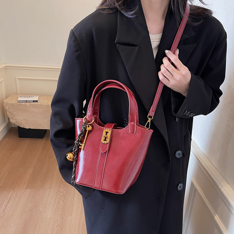 Moda retro bolso de cubo de mano para mujeres 2024 nuevo estilo coreano bolso de hombro casual de alta calidad humedad versátil bolso de mochila