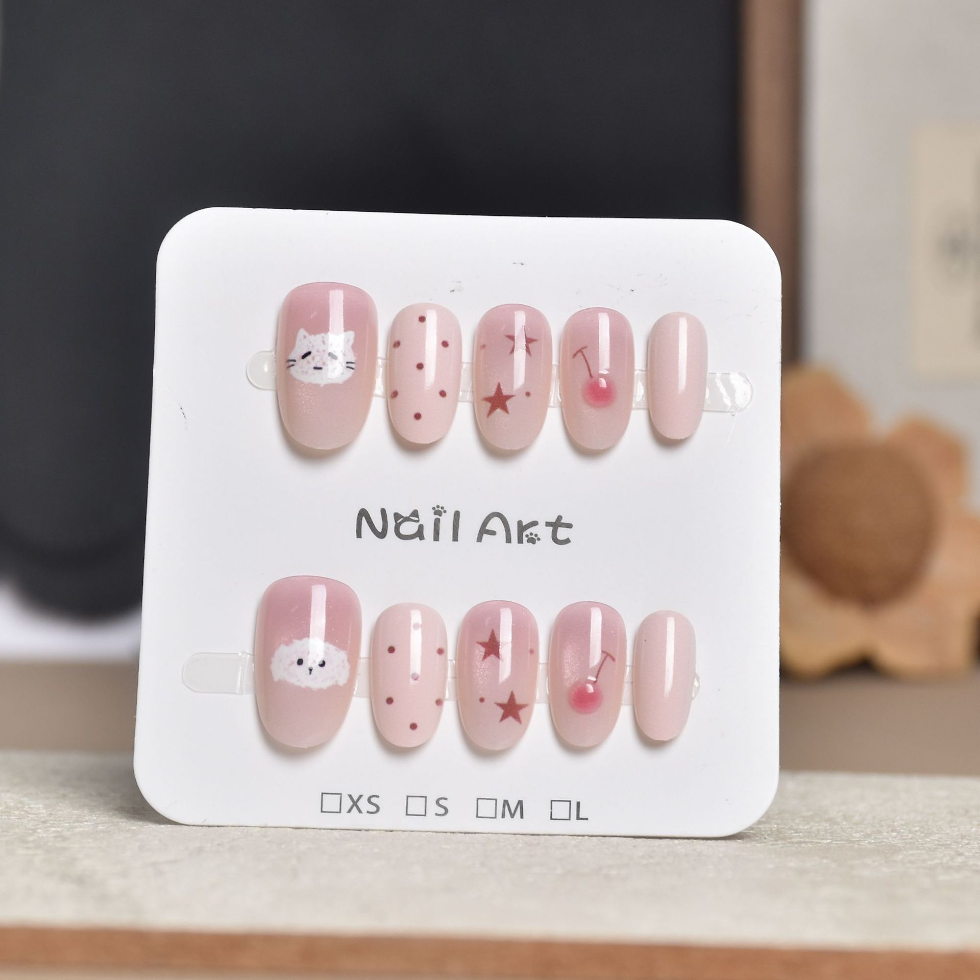 Uñas postizas francesas con diseño floral dorado, estilo ojo de gato, cortas y desmontables, producto de alta gama para arte de uñas 2026.