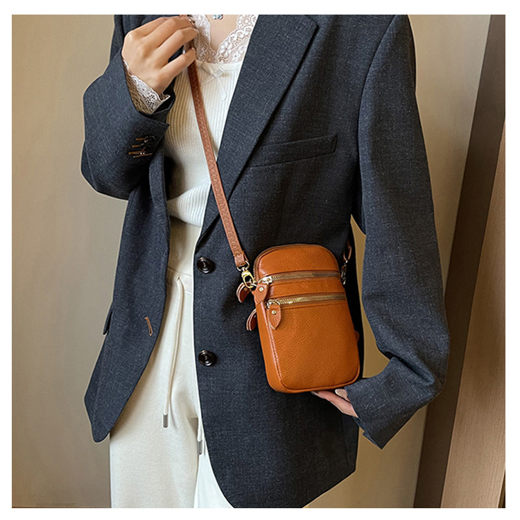 Women's Solid Color Genuine Leather Zipper Phone Wallets display picture 9