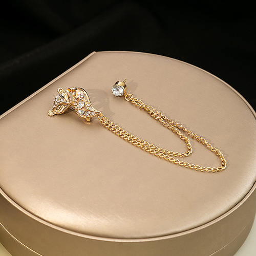 European and American bow and arrow crown maple leaf pearl brooch full diamond Eiffel Tower corsage niche fox chain brooch