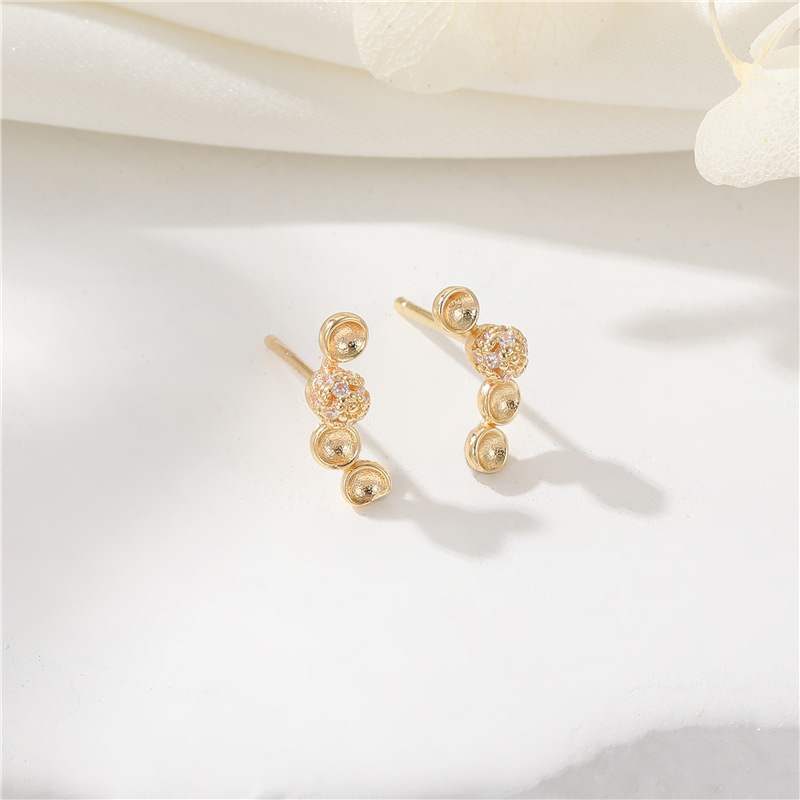 1 Pair Simple Style Flower Inlay Copper Zircon Ear Studs display picture 6