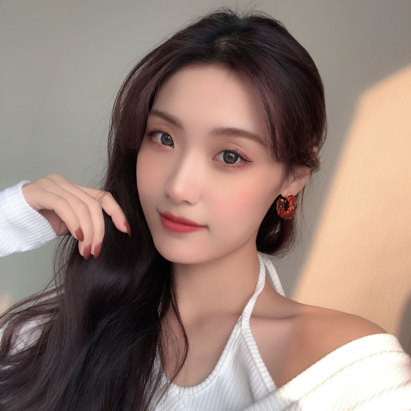 Title 2, Orecchini a forma di C con design vintage a spi...