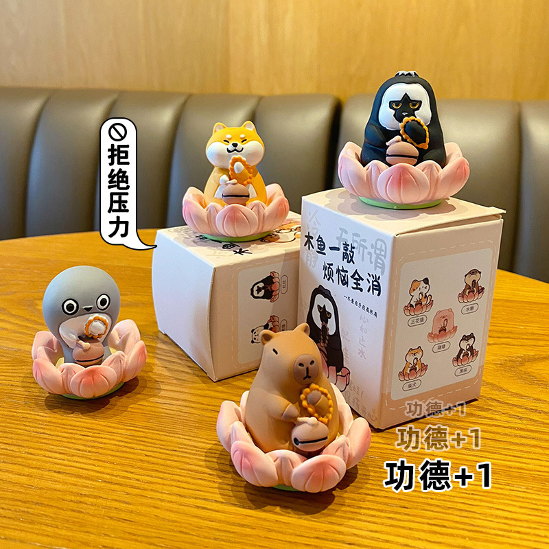 オリジナルの仏系の幸運蓮の木の魚の豚の車の置物のかわいい精巧な樹脂の子供のデスクトップの装飾の卸売り