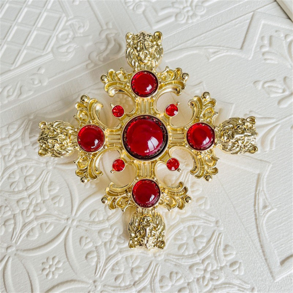 Resin Diamond Lion Head Cross Brooch Pendant Dual-use Retro Gold Plated Women's Pin Carving Accessories Corsage