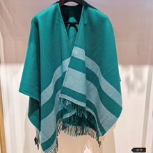 披肩外贸原单斗篷女秋冬披肩羊毛流苏围巾两用批发经典格子