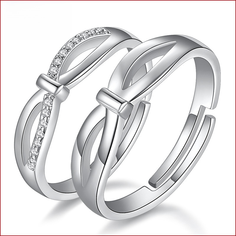 fashionable ring with zircon