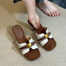 珞梵森~新款百搭外穿一字拖鞋女夏季时尚粗跟软皮露趾方头凉拖鞋