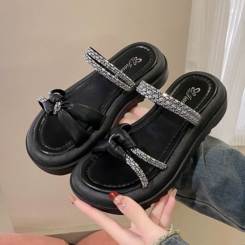 2024 новые модные туфли на улице