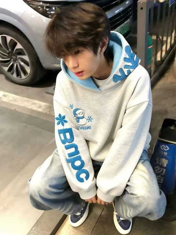 National Trend American-Style Snowflake Christmas Hooded Sweatshirt for Men, New Autumn and Winter Design, Niche Loose Fit, Versatile Couple's Top National Trend American-Style Snowflake Christmas Hooded Sweatshirt for Men, New Autumn and Winter Design, Niche Loose Fit, Versatile Couple's Top