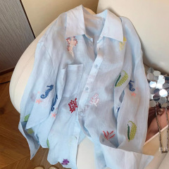 デザインブルー花柄刺繍リネンシャツ女性のための 2025 新しいレトロシックなスリム日焼け止めシャツ