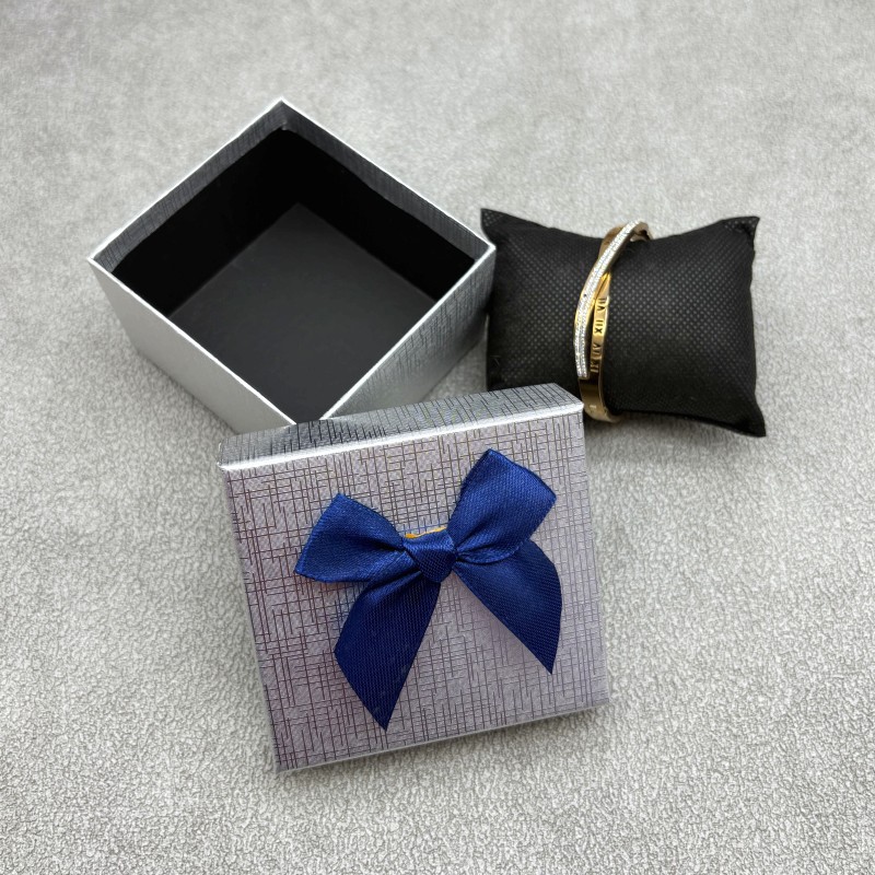 Caja pequeña blanca en forma de corazón de 9*9*6CM, caja para reloj, caja para reloj y pulsera de pareja, caja de regalo, caja para joyería.