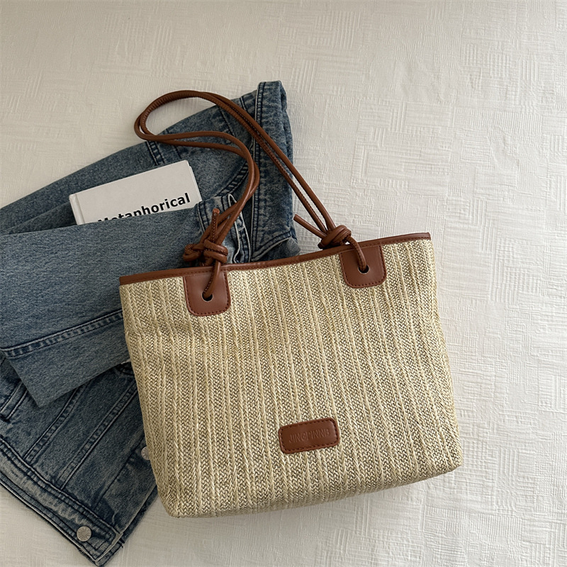 Bolsa de paja tejida para mujeres 2024 verano nuevo mochila portátil versátil bolso de balde de agua de estilo exterior bolso de trabajo