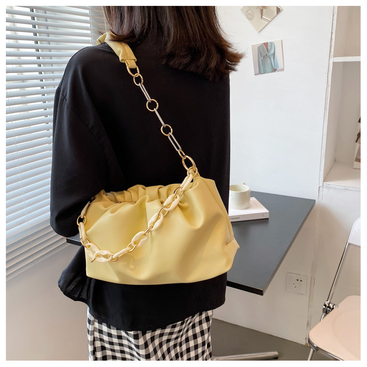 Korean Fold Cloud Chain Portable One-shoulder Diagonal Bag display picture 24