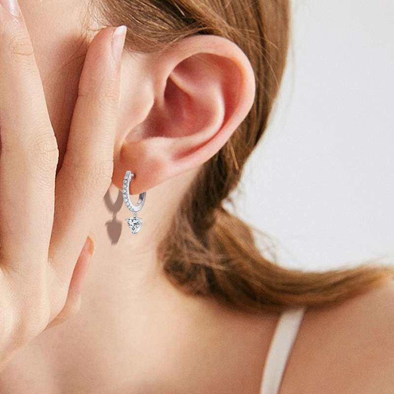 直播夏天輕奢精緻愛心莫桑石耳墜純銀s925通勤百搭心形耳飾品