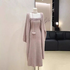 怠惰なリラックス感のあるスーツの気質がゆったりしている長袖のセーターのコートの女性の秋冬のメリヤスのワンピースの2つのセット