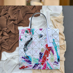 2023日本原廠7月新款彩繪水墨斜挎女包六格塗鴉單肩手提托特包