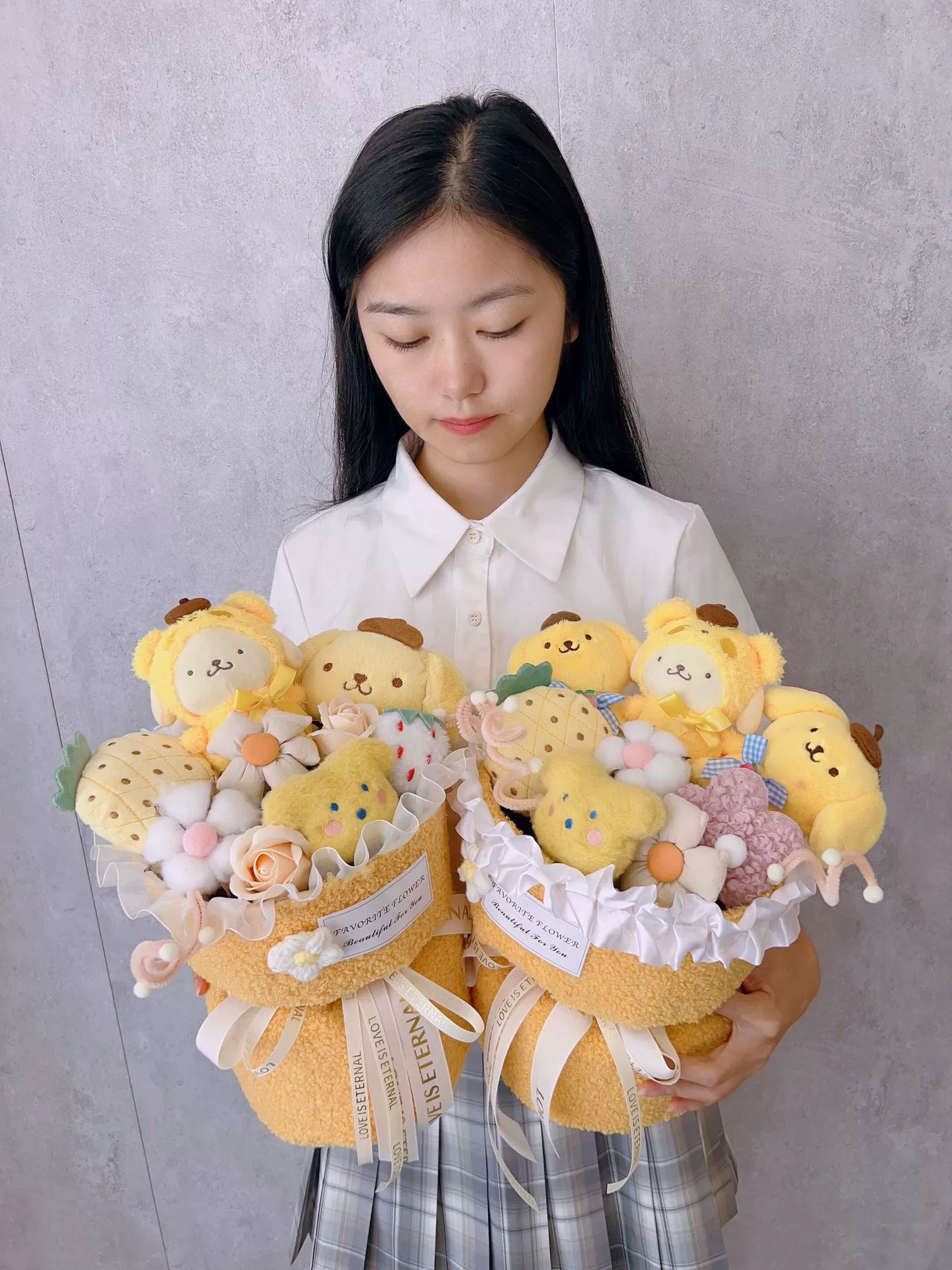 Плюшевый букет (Sanrio) клубничный плюшевый набор, 30–33 см — подарок на День святого Валентина и день рождения