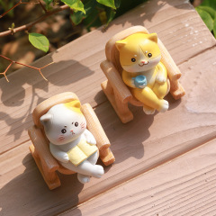 のんびりとした旅行アニメの小動物の置物