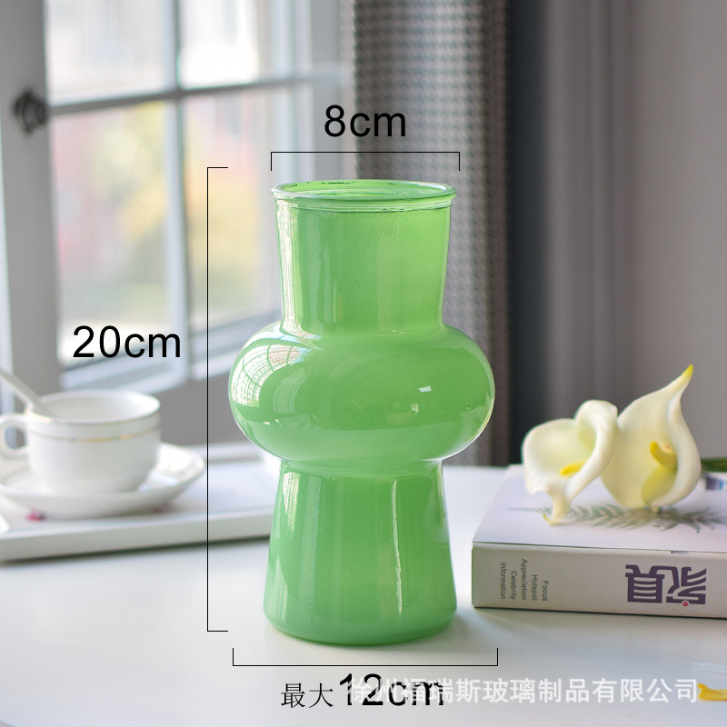 연한 초록색