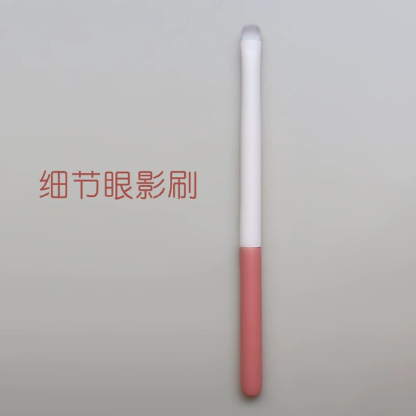 Single details eye shadow brush