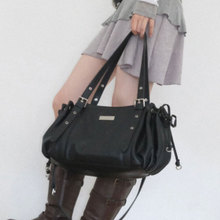 街头复古风大容量单肩包质感秋冬流浪包女2026新款机车通勤托特包