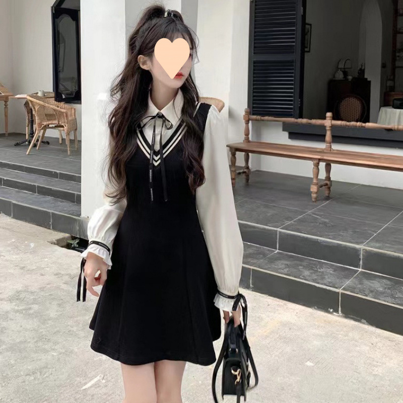Girl-like age-reducing slim dress 2025 autumn new flared sleeve design fake two-piece short skirt
