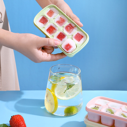 Simple and Elegant Ice Cube Tray for Home Use with Lid, DIY Small Ice Cube Box with Soft Bottom, 8-Grid Fruit Ice Box and Storage Tray