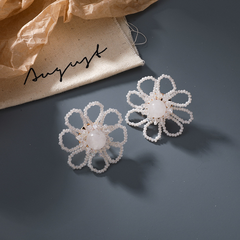Wholesale Jewelry Hand-woven Crystal Daisy Earrings Nihaojewelry display picture 6