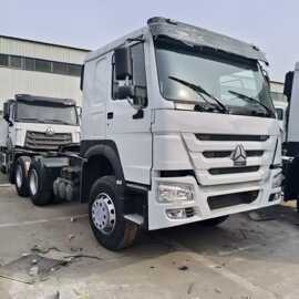 出口非洲重汽豪沃双驱牵引车 371马力半挂拖车头 6x4卡车拖头