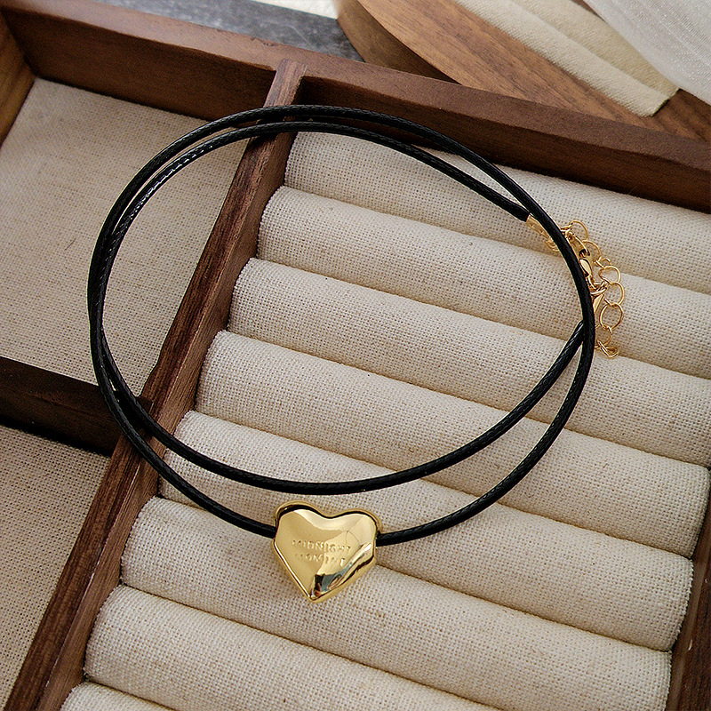 Casual Simple Style Heart Shape Alloy Leather Rope Plating Women's Pendant Necklace display picture 3