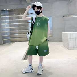 男童夏季套装2025新款潮酷男孩设计感渐变无袖背心短裤运动两件套