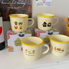かわいいカラーの波がマグカップのミルクを注文しました。